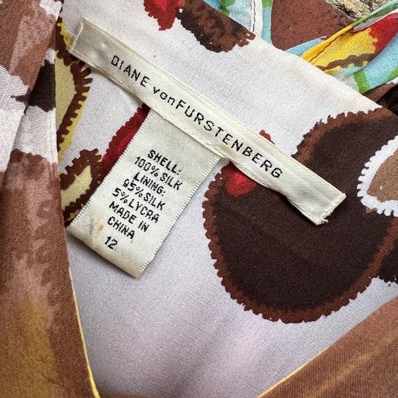 Diane Von Furstenberg sleeveless silk top, ladies size 12, colorful cropped top - Picture 4 of 4